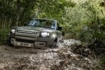 Land Rover Defender    -  37