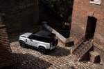 Land Rover Defender    -  5