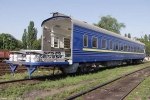 Янукович получит спецвагон для перевозки своих автомобилей - фото 1