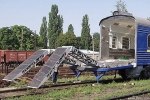 Янукович получит спецвагон для перевозки своих автомобилей - фото 2