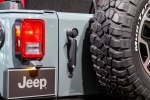 Jeep Wrangler Rubicon:   -  8