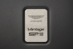 Aston Martin    V8 Vantage -  10