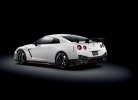 Nissan GT-R    -  16