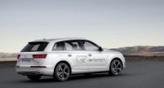 Audi Q7 e-tron    -  5