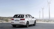 Audi Q7 e-tron    -  7