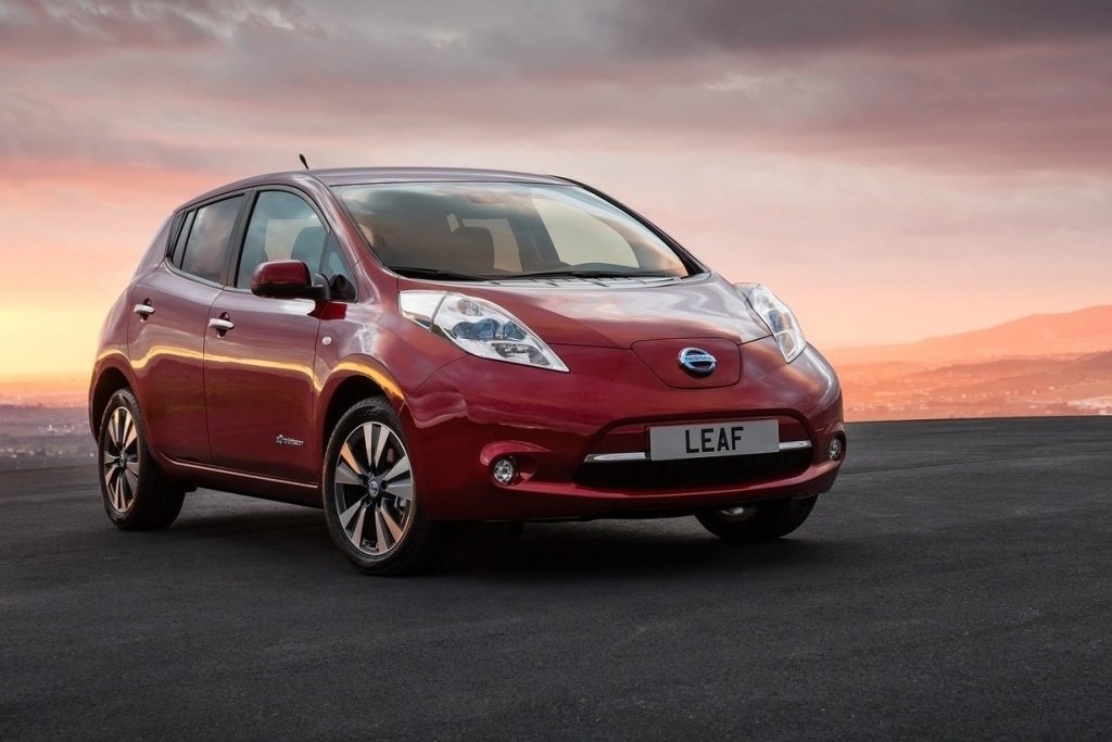 Nissan leaf 2012 год