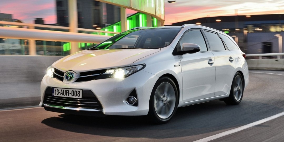 Toyota auris гибрид