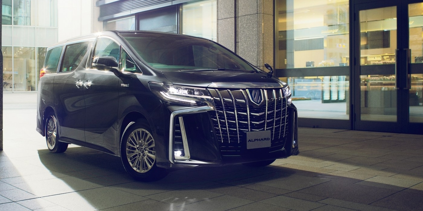 Toyota alphard черный