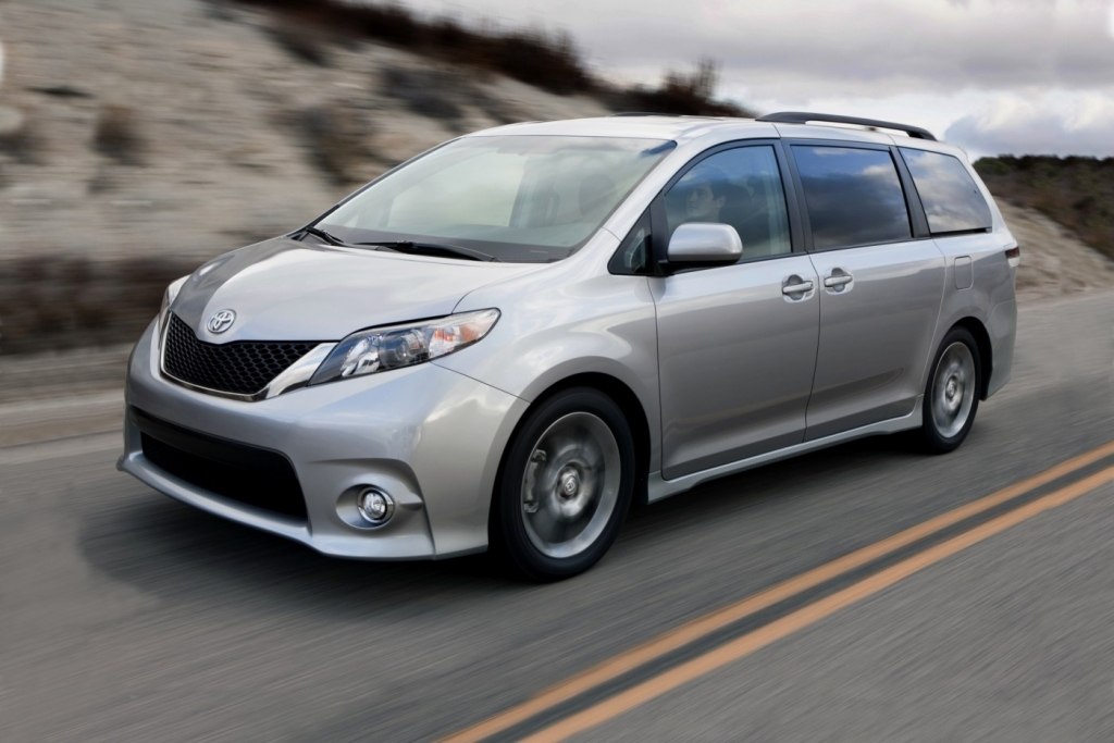 Toyota sienna 3 поколение