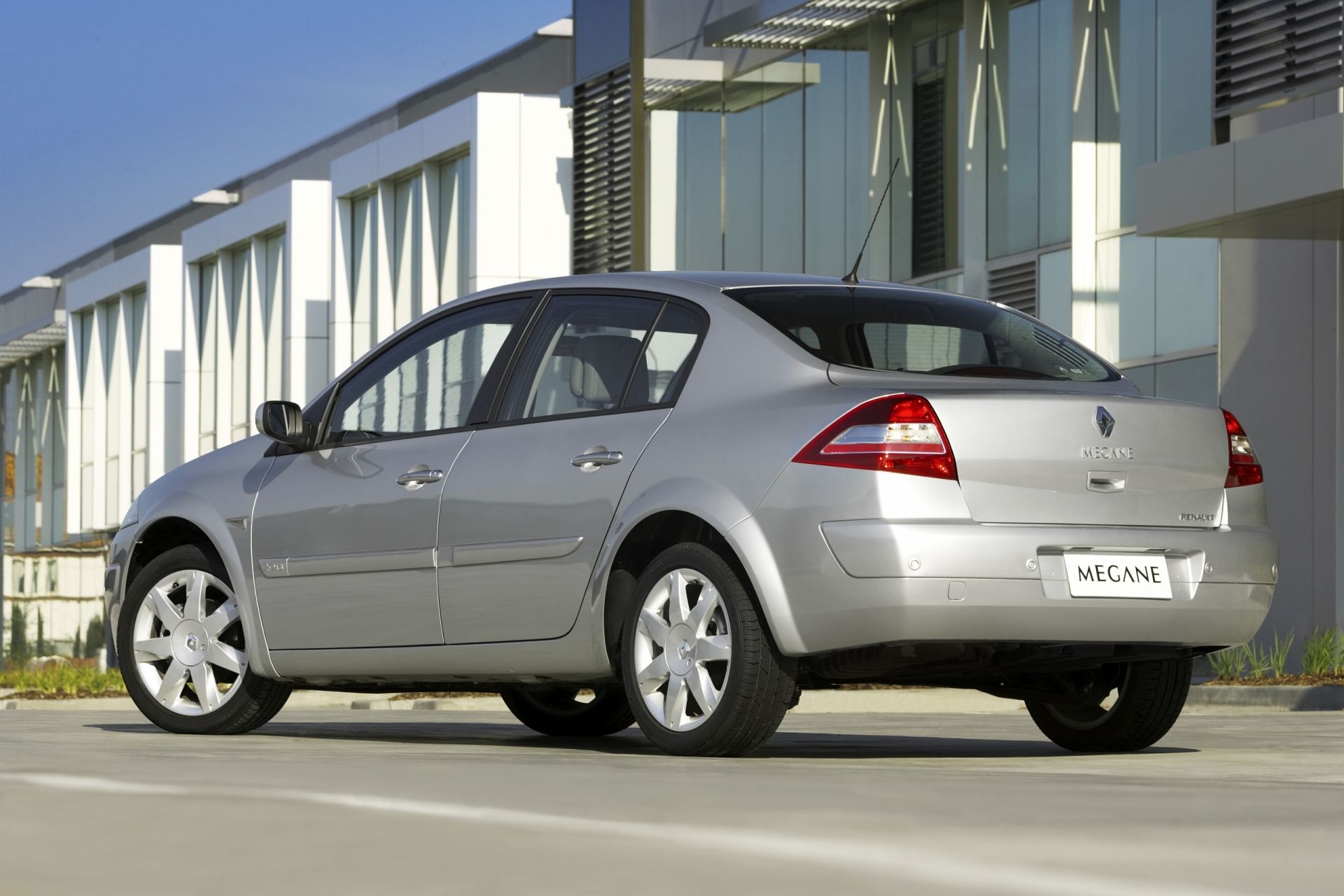 Renault Megane Sedan - цены, отзывы, характеристики Megane Sedan от Renault