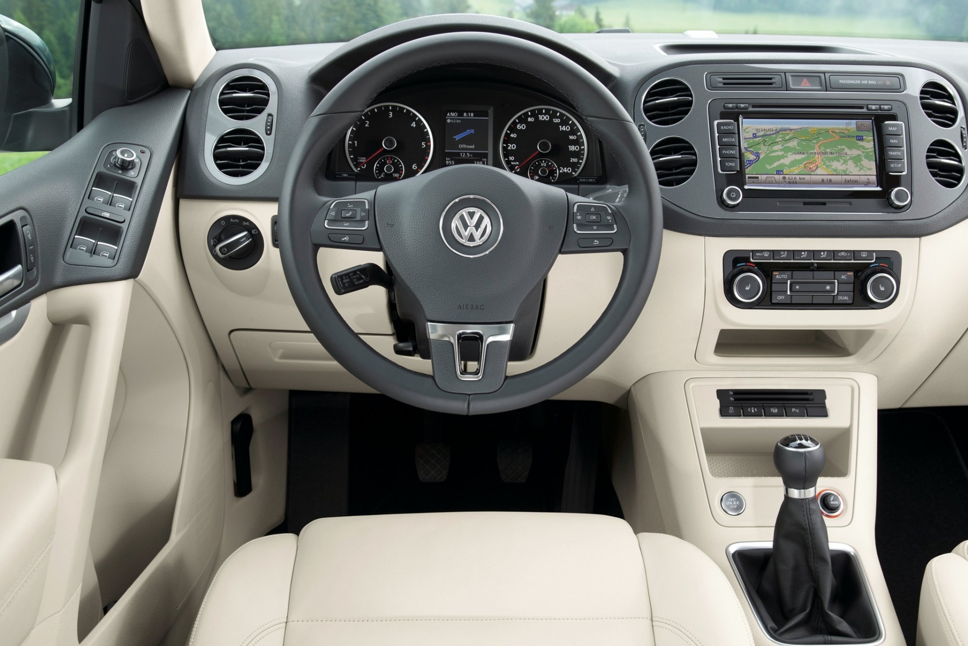 VW Tiguan 2011 салон. Фольксваген Тигуан 1 Рестайлинг. Volkswagen Tiguan 1.4 МТ, 2011. Фольксваген Тигуан 2011 салон.