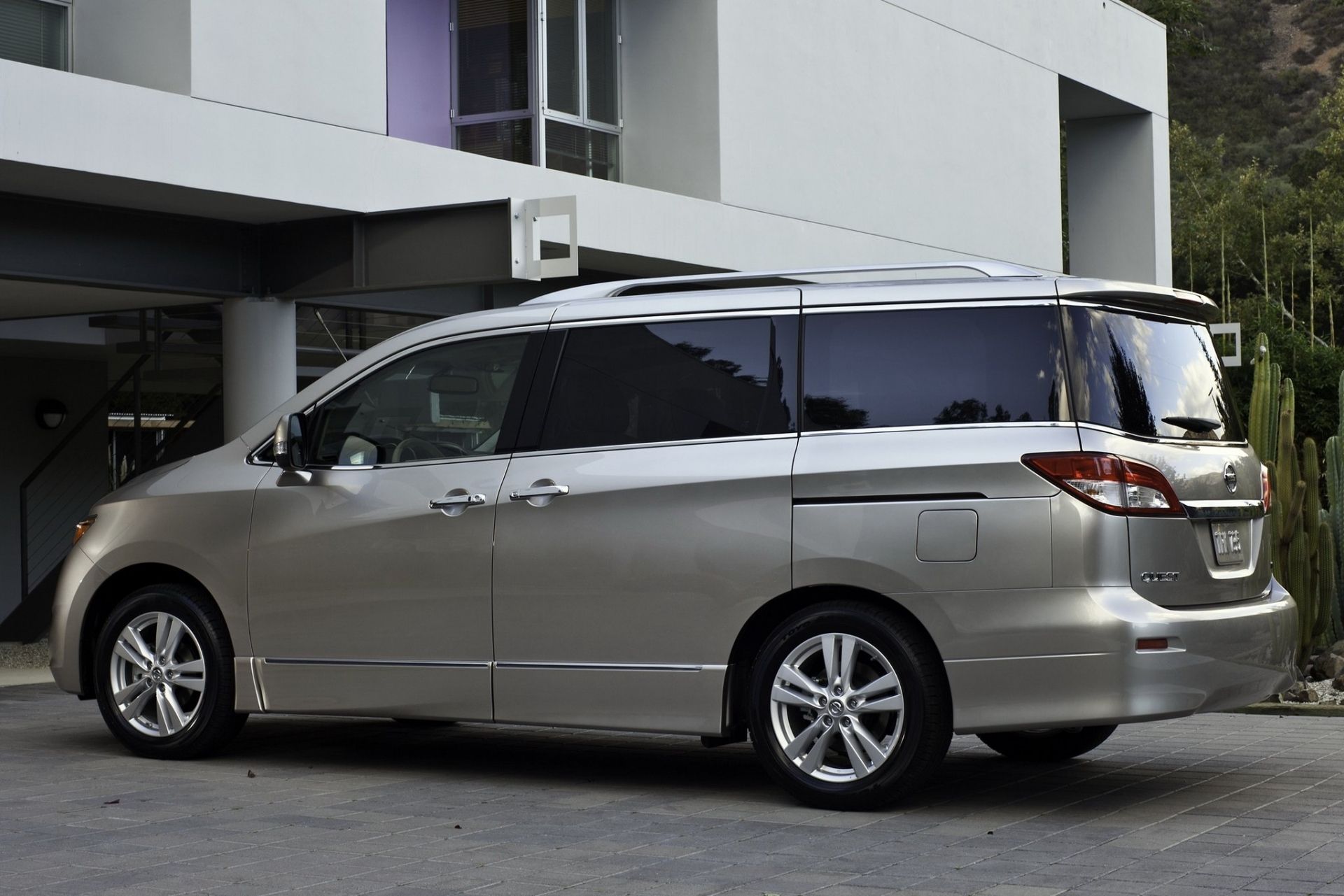 Nissan Quest - цены, отзывы, характеристики Quest от Nissan