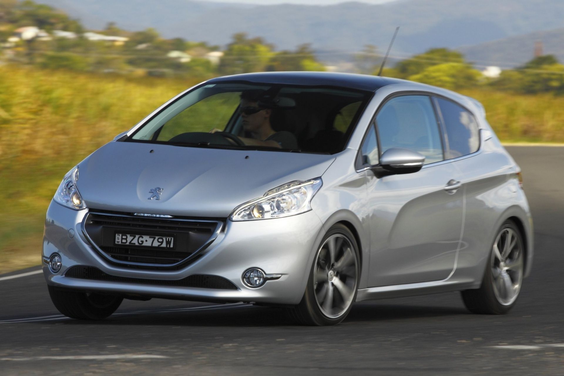Peugeot 208 3-х дверный - цены, отзывы, характеристики 208 3-х
