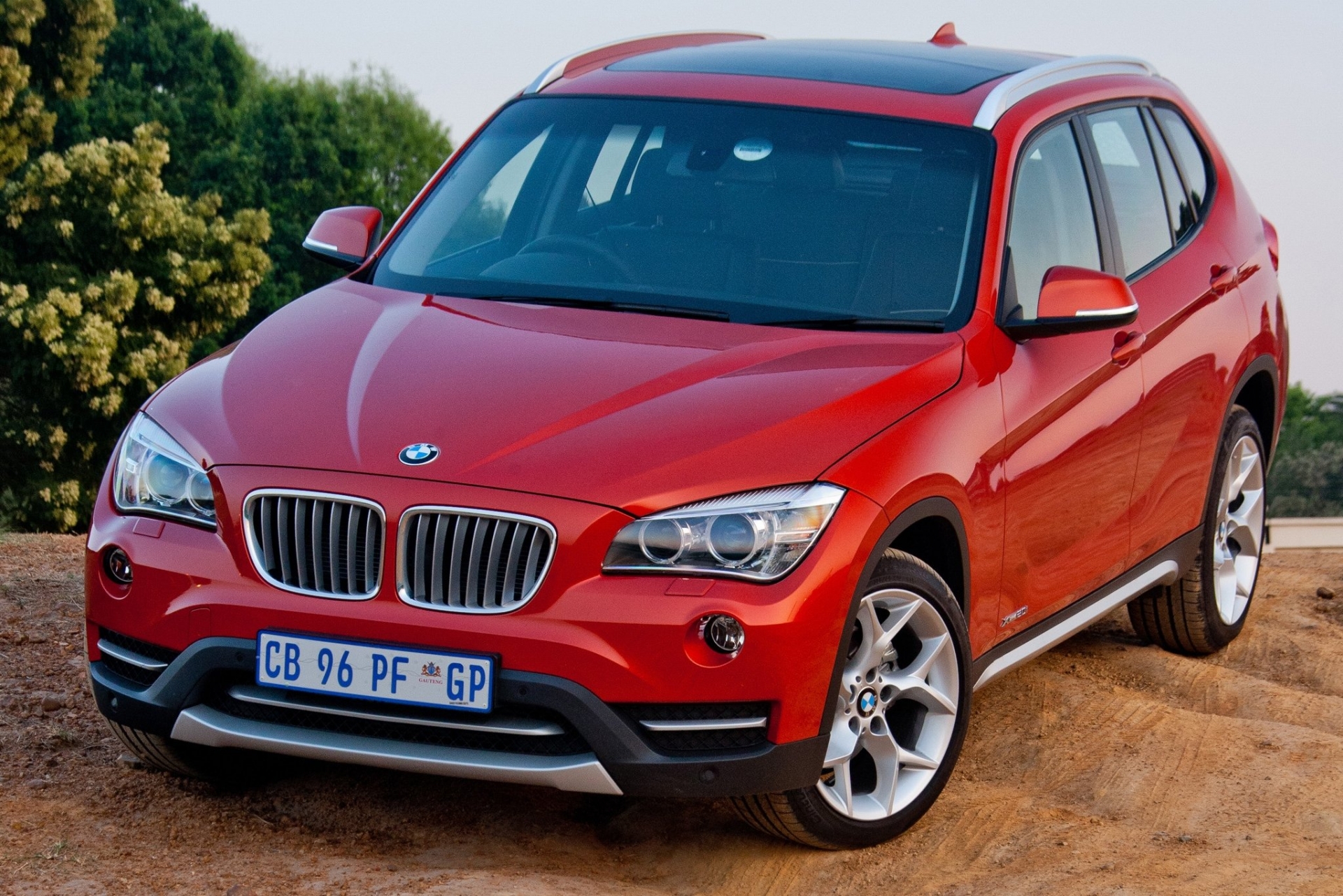 X1 отзывы. BMW x1 e84. BMW x1 xdrive20i. БМВ x1 XDRIVE 20i. BMW x1 e84 дорестайлинг.