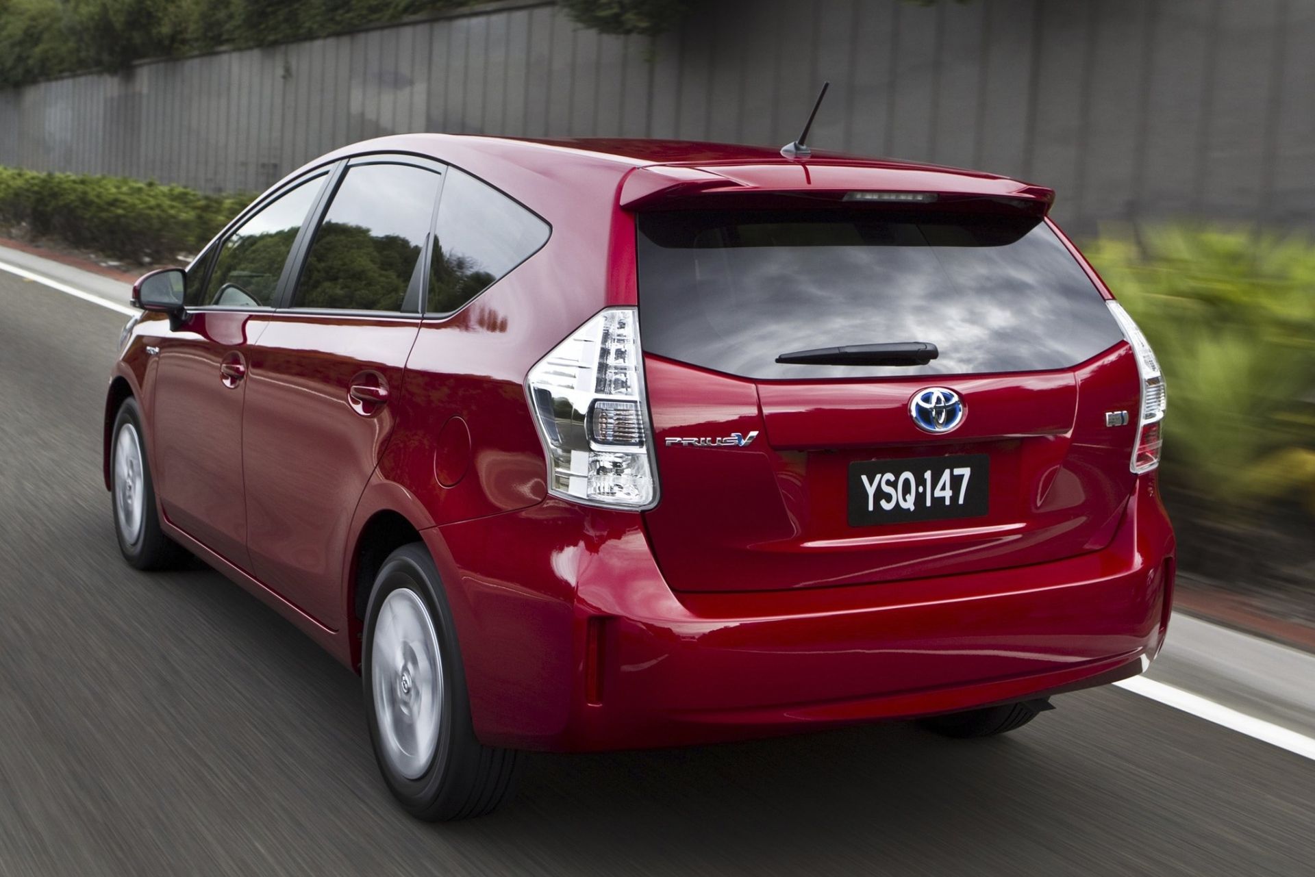 Toyota Prius+ - цены, отзывы, характеристики Prius+ от Toyota