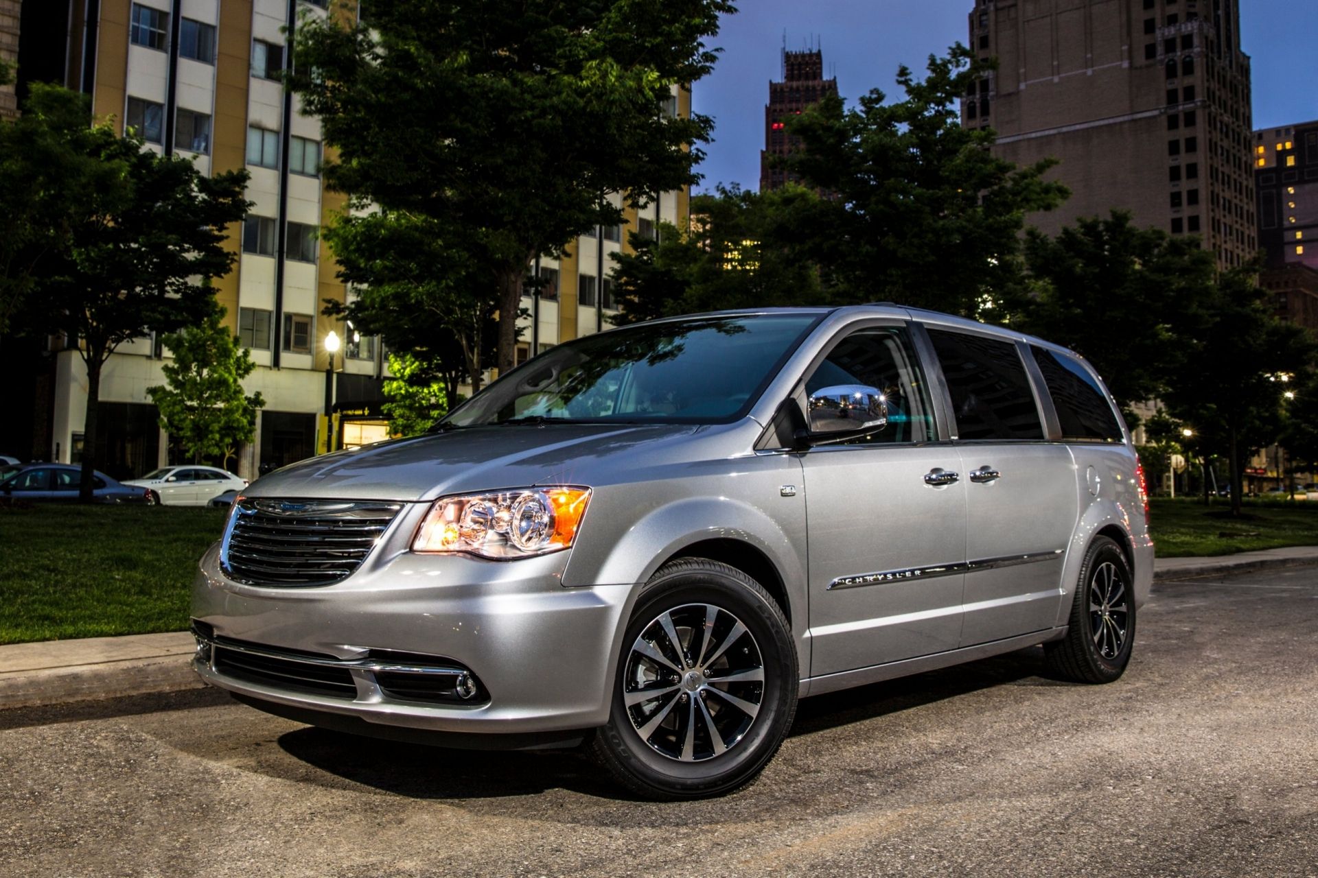 Chrysler Town & Country - цены, отзывы, характеристики Town & Country от  Chrysler