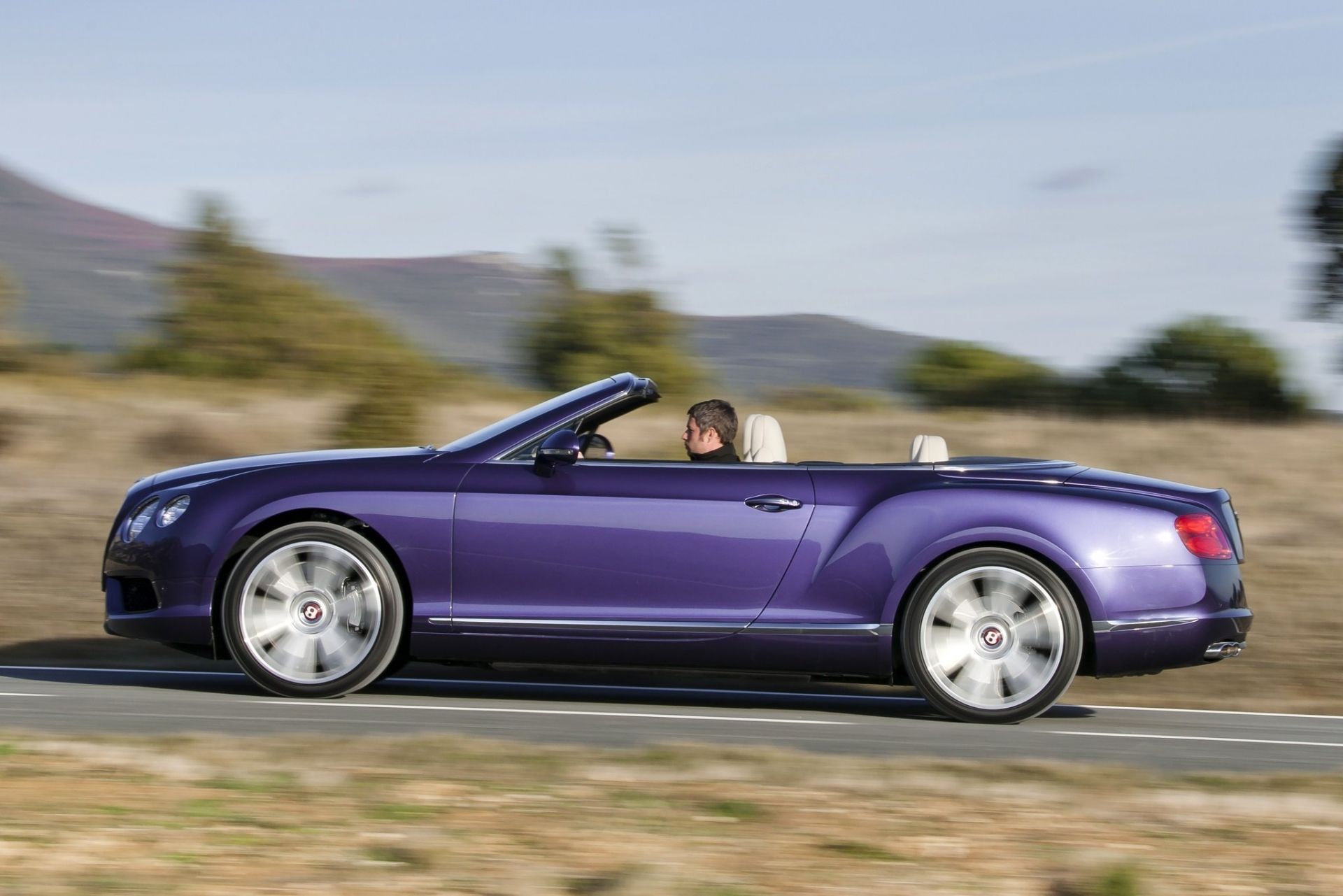 Continental gt v8 Convertible фиолетовая