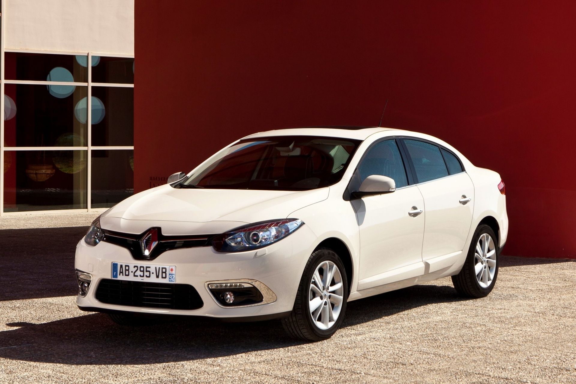 Renault Fluence 16V ( лс) | Технические характеристики, расход топлива , Габариты