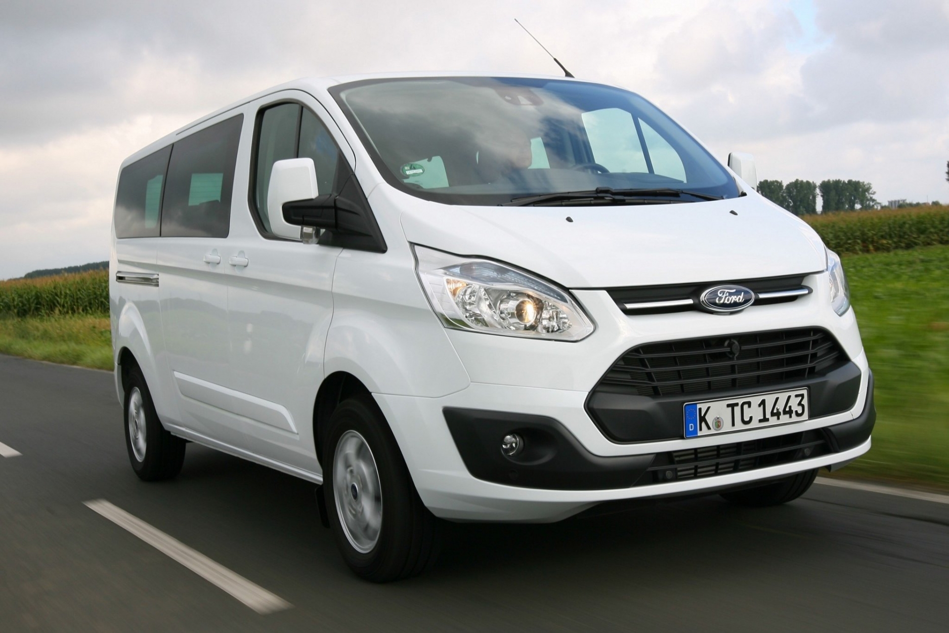 Полицейский минивэн Ford Transit – цена, фото, характеристики