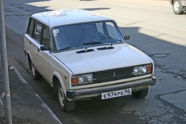 Автомобиль ВАЗ 2104