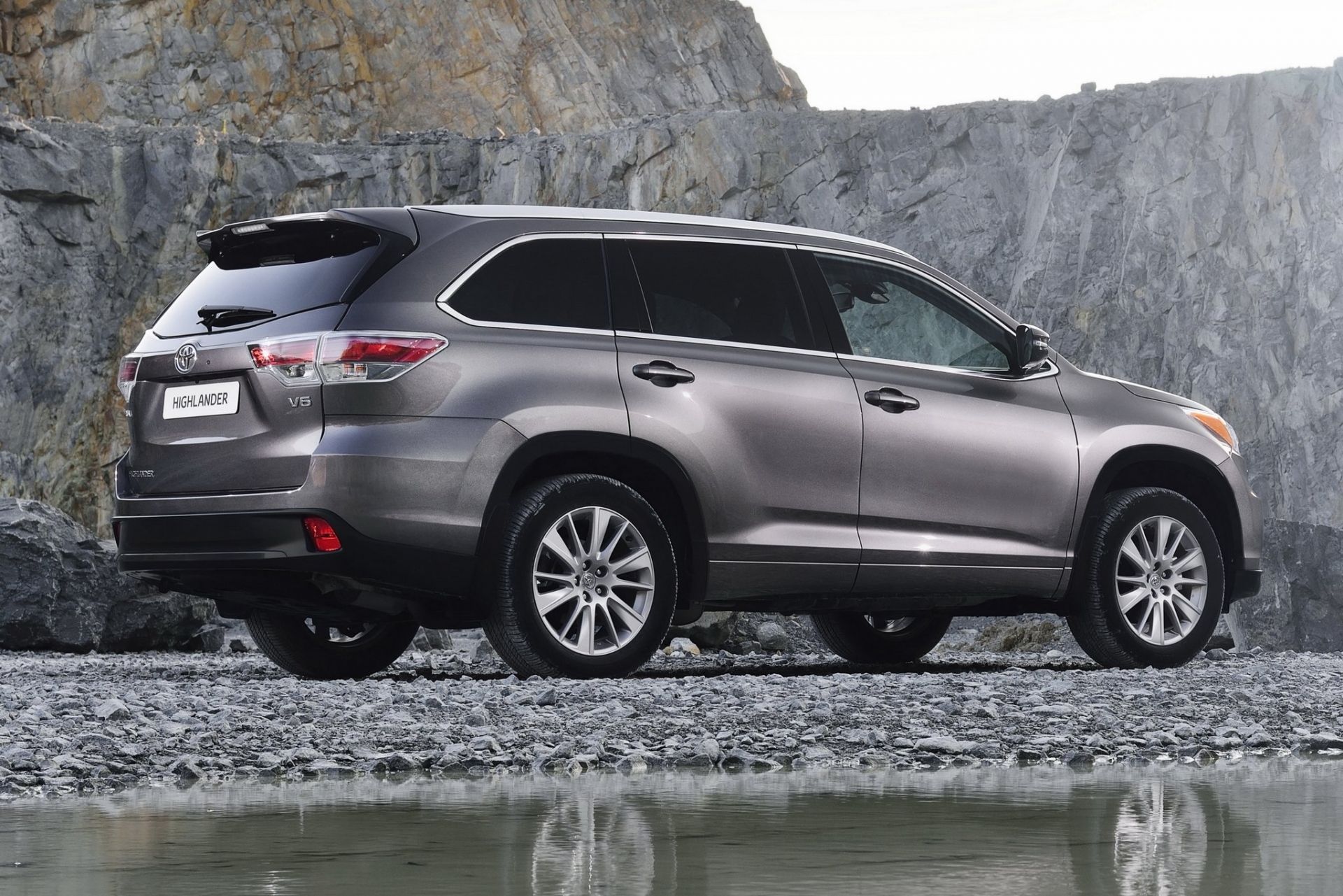 Хайлендер описание. Toyota highlander iii 2014. Toyota highlander 2014. Хайлендер 2014. Хайлендер описание.