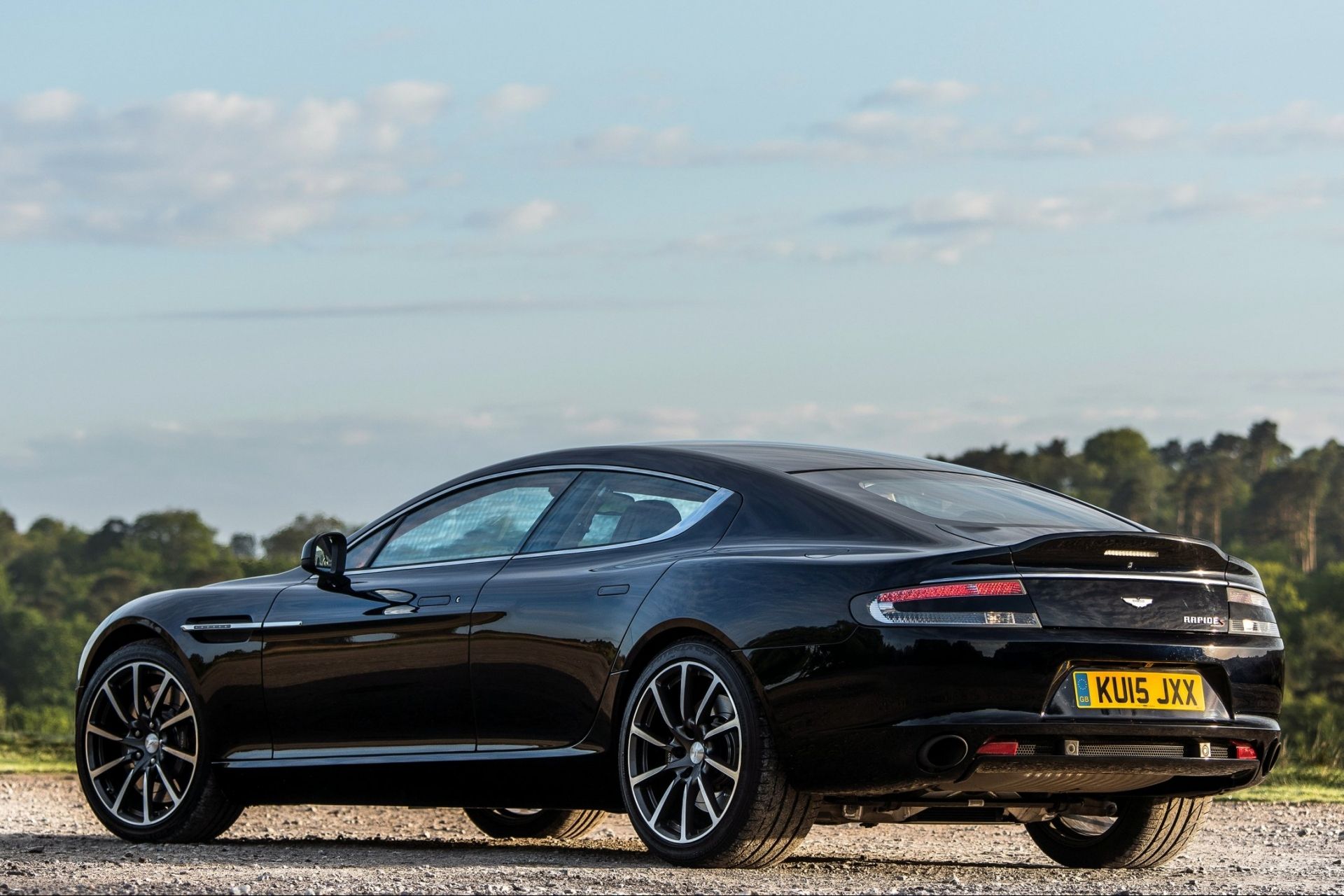 【JOJO】Aston Martin Rapide ラピード なぜか乗り続ける人が多い「アストンマーティン ラピード」人気の秘密