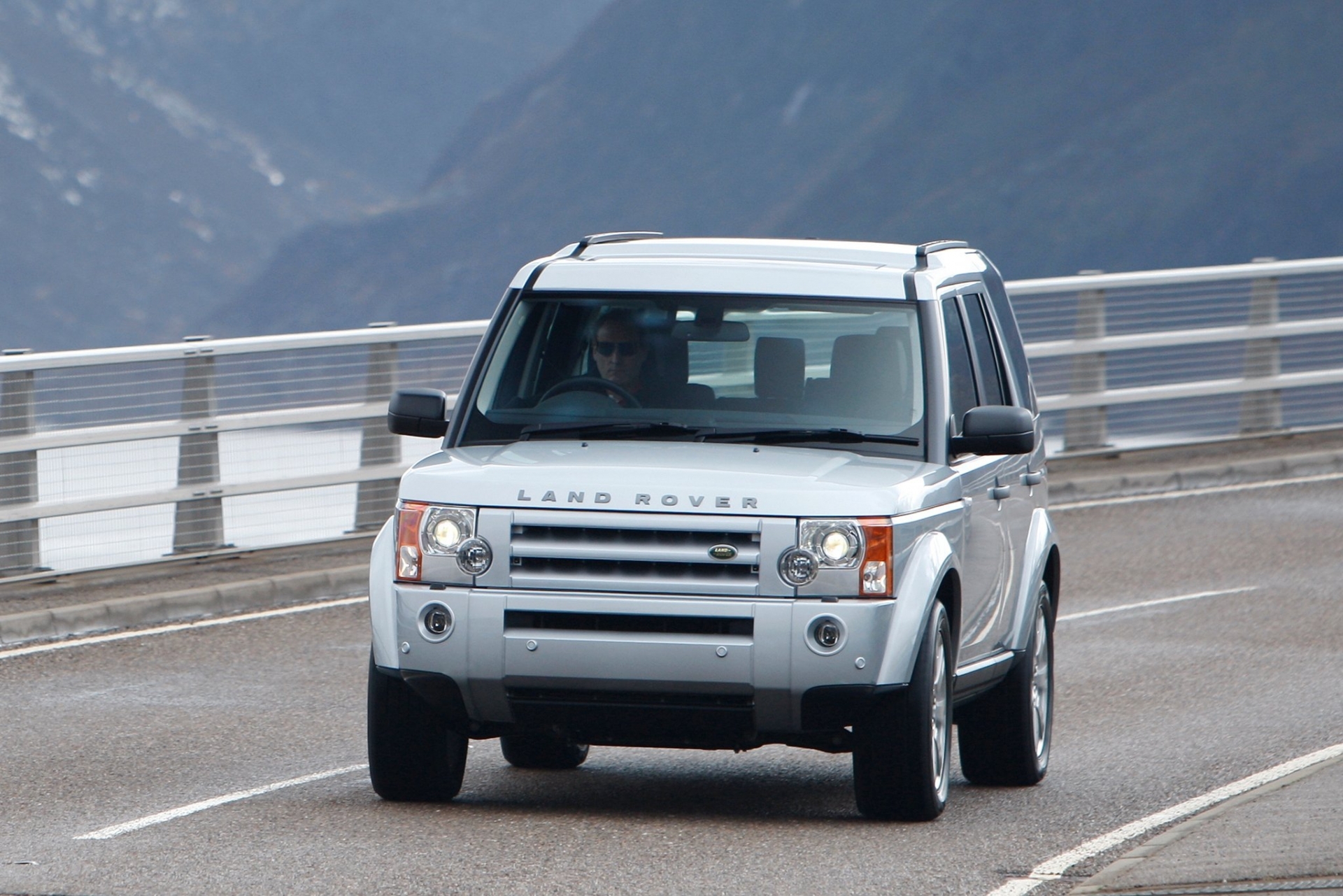 Технические характеристики Land Rover Discovery III 2.7 TD AT