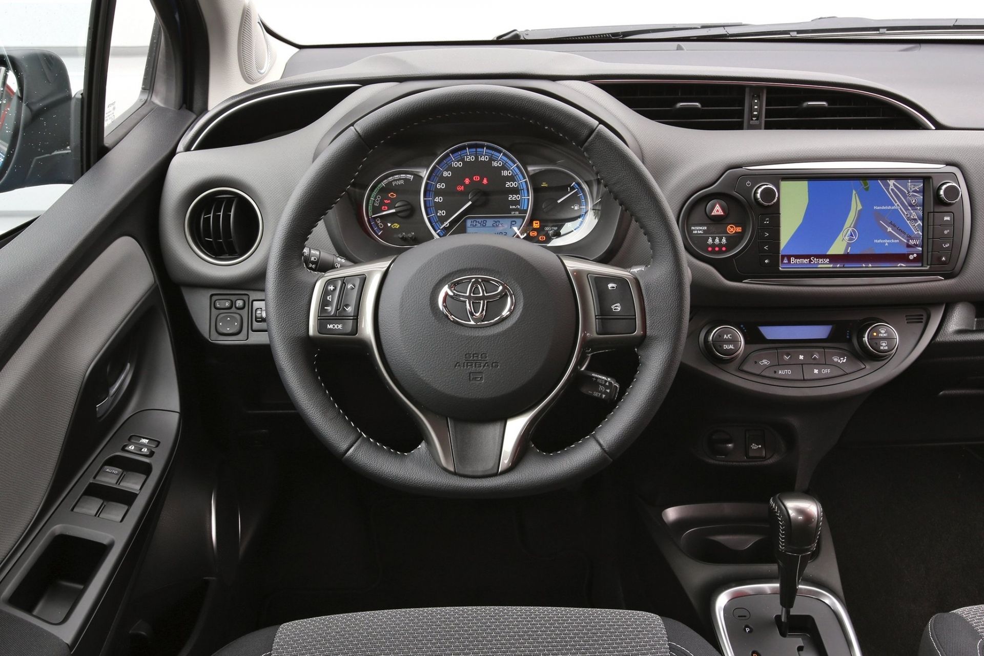 Toyota Yaris 5-и дверный - цены, отзывы, характеристики Yaris 5-и дверный  от Toyota