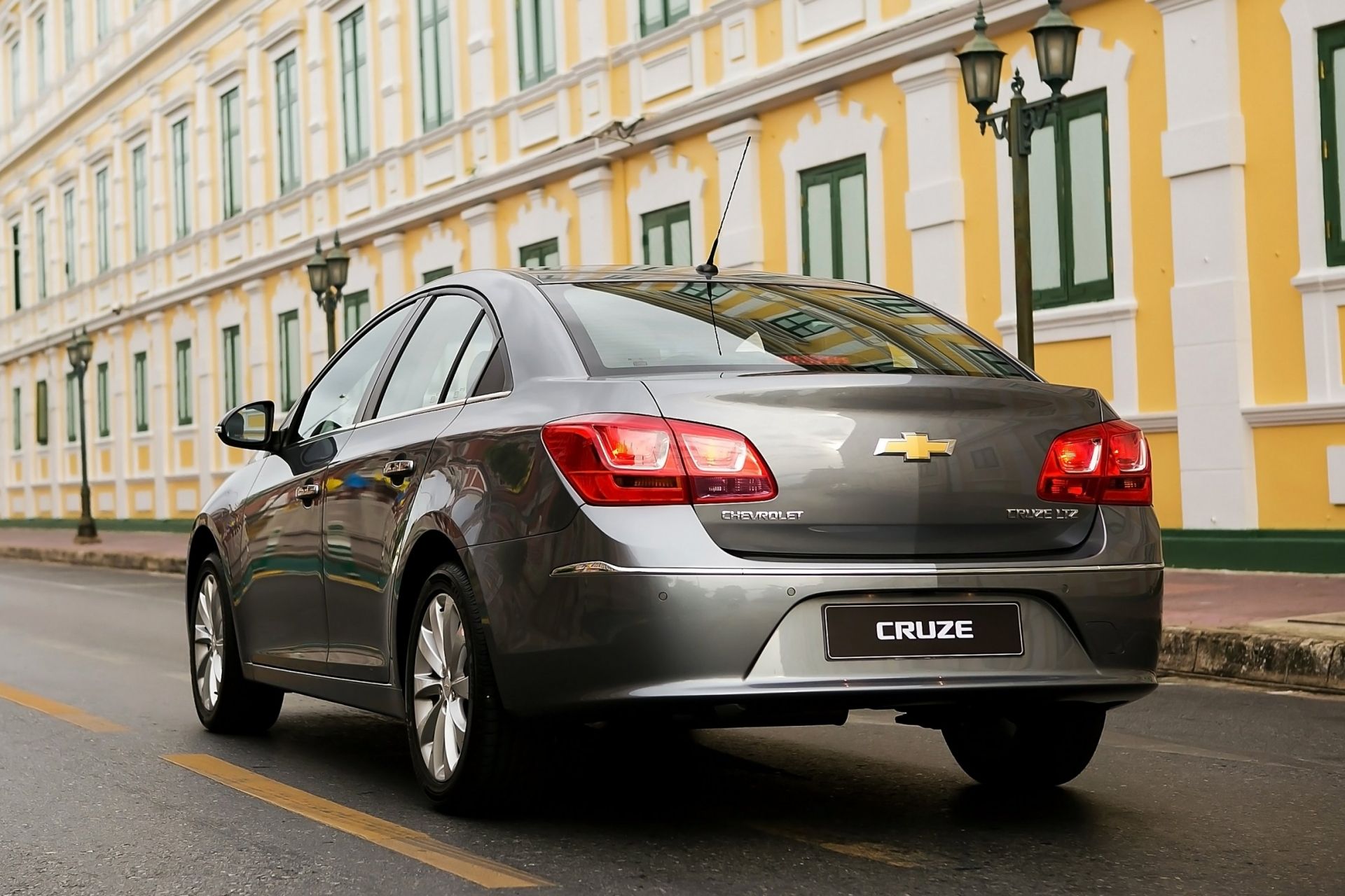 Chevrolet Cruze сзади 2009