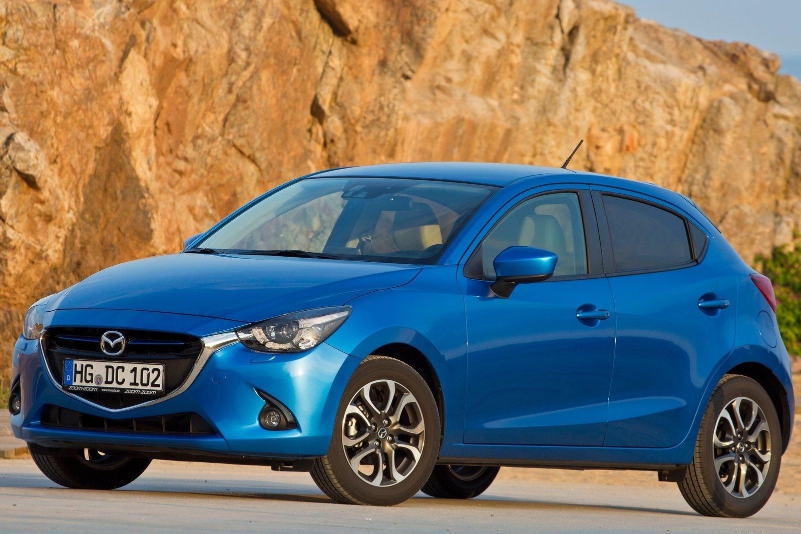 Фото Mazda 2 5-ти дверная - фотографии Мазда 2
