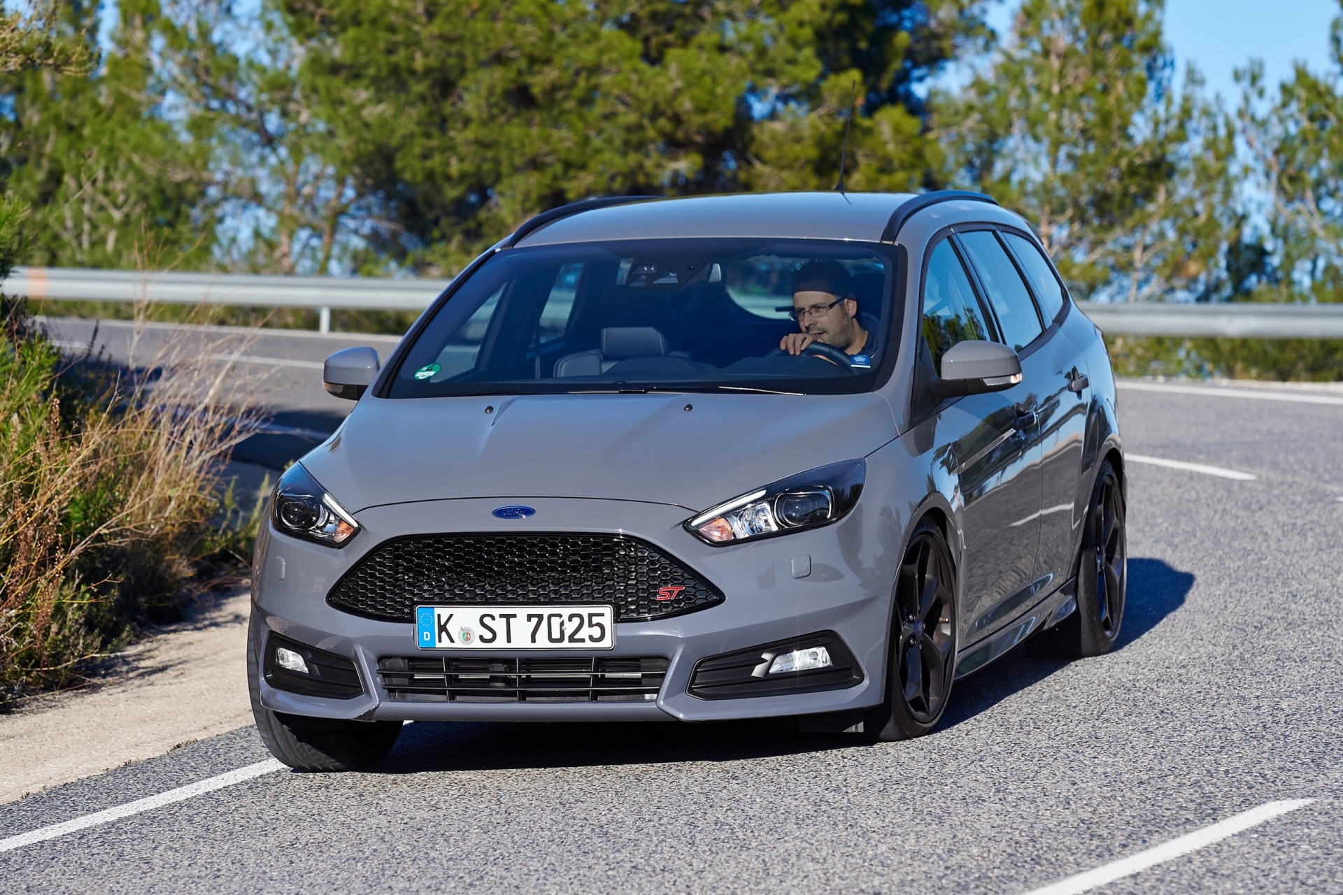 Новый Ford Focus ST представлен в формате универсала — Авторевю