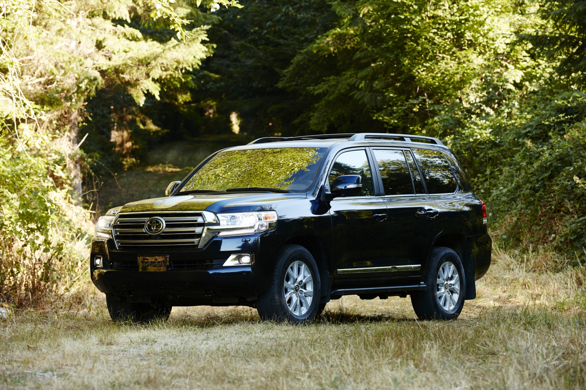 Фото салона Toyota Land Cruiser 200 (Тойота Ленд Крузер 200)