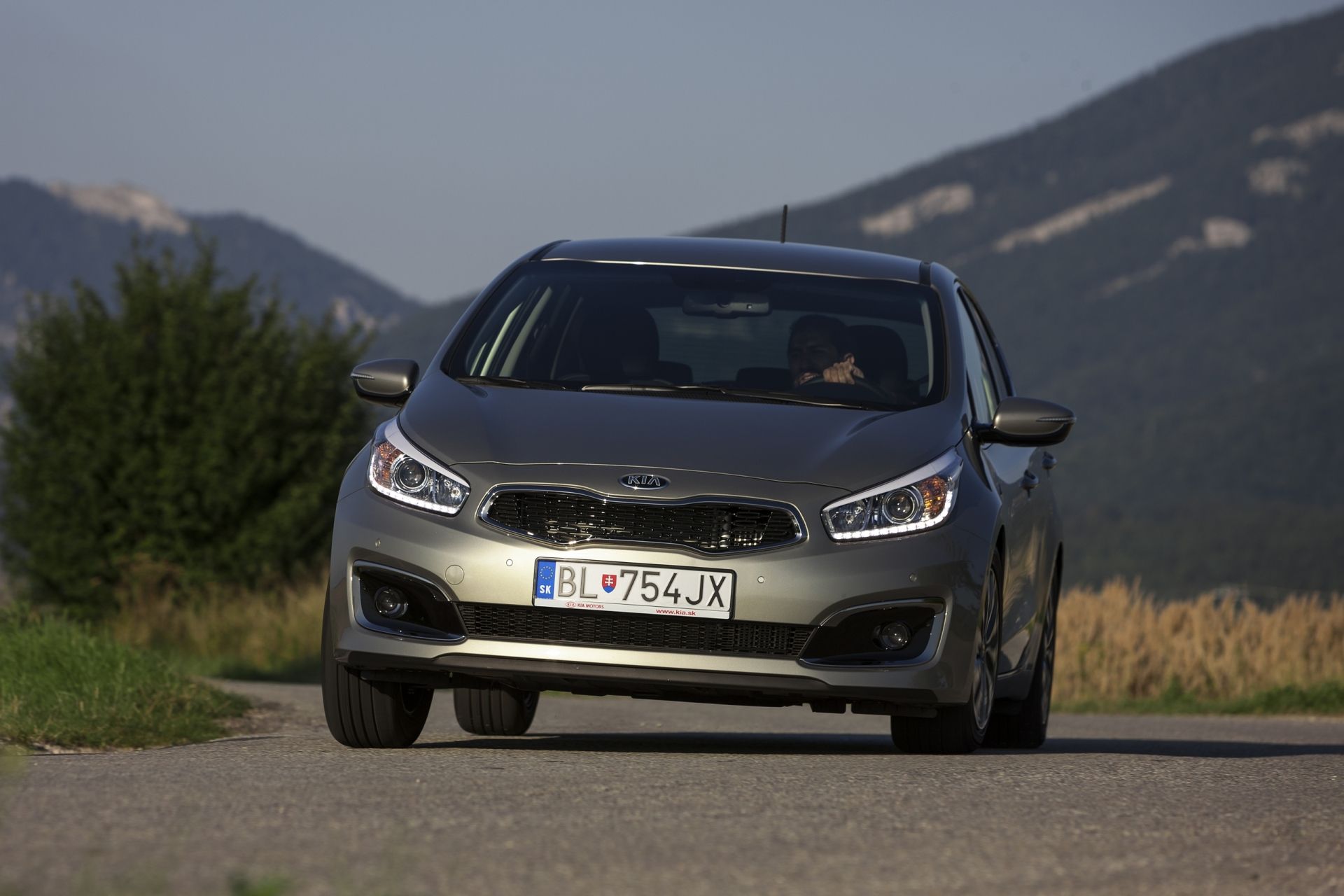 kia ceed 1 и ford focus 2