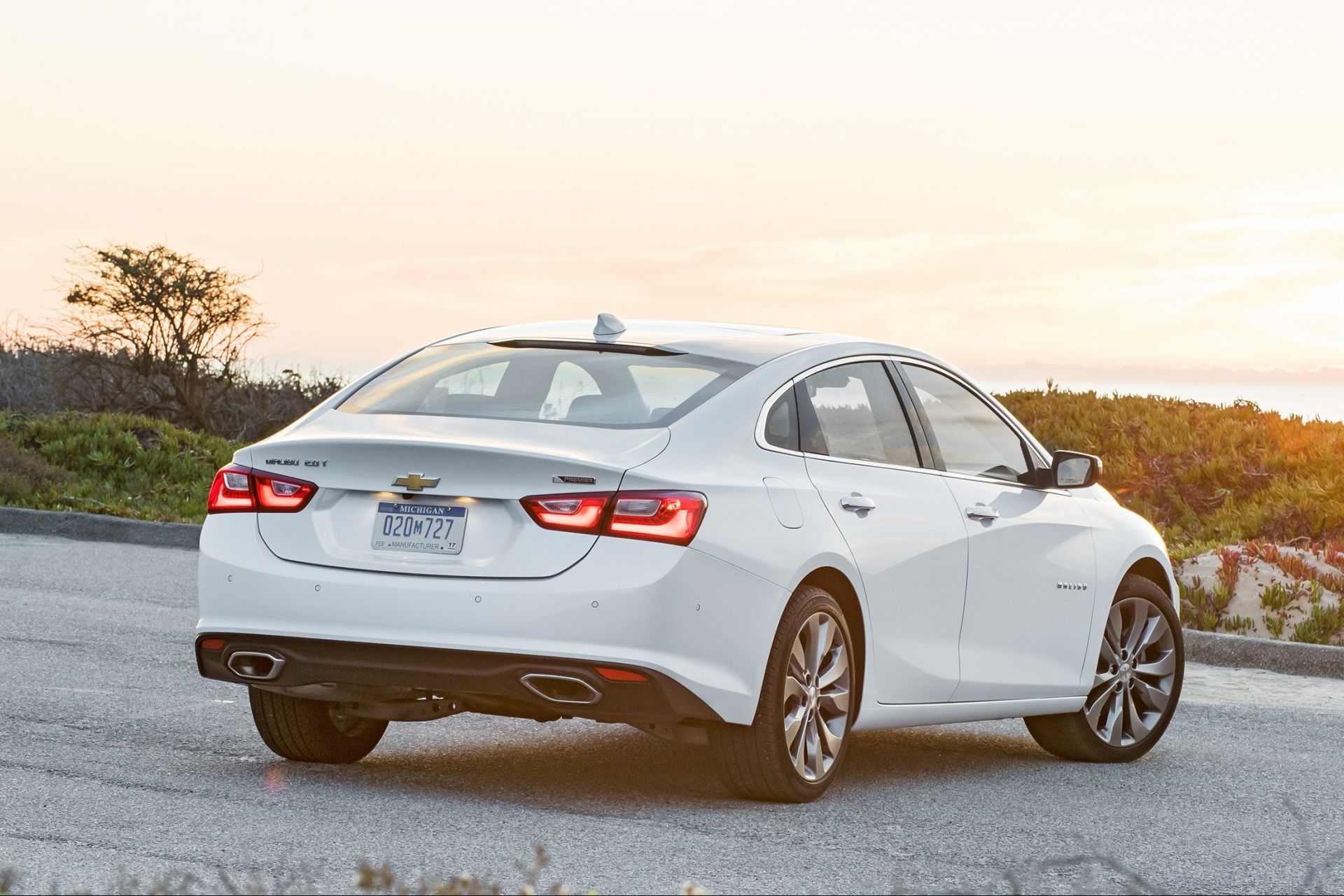 Chevrolet malibu 2022. Шевроле Малибу 2022. Шевроле Малибу 2018г. Шевроле Малибу 2017. Шевроле Малибу 2018 сзади.