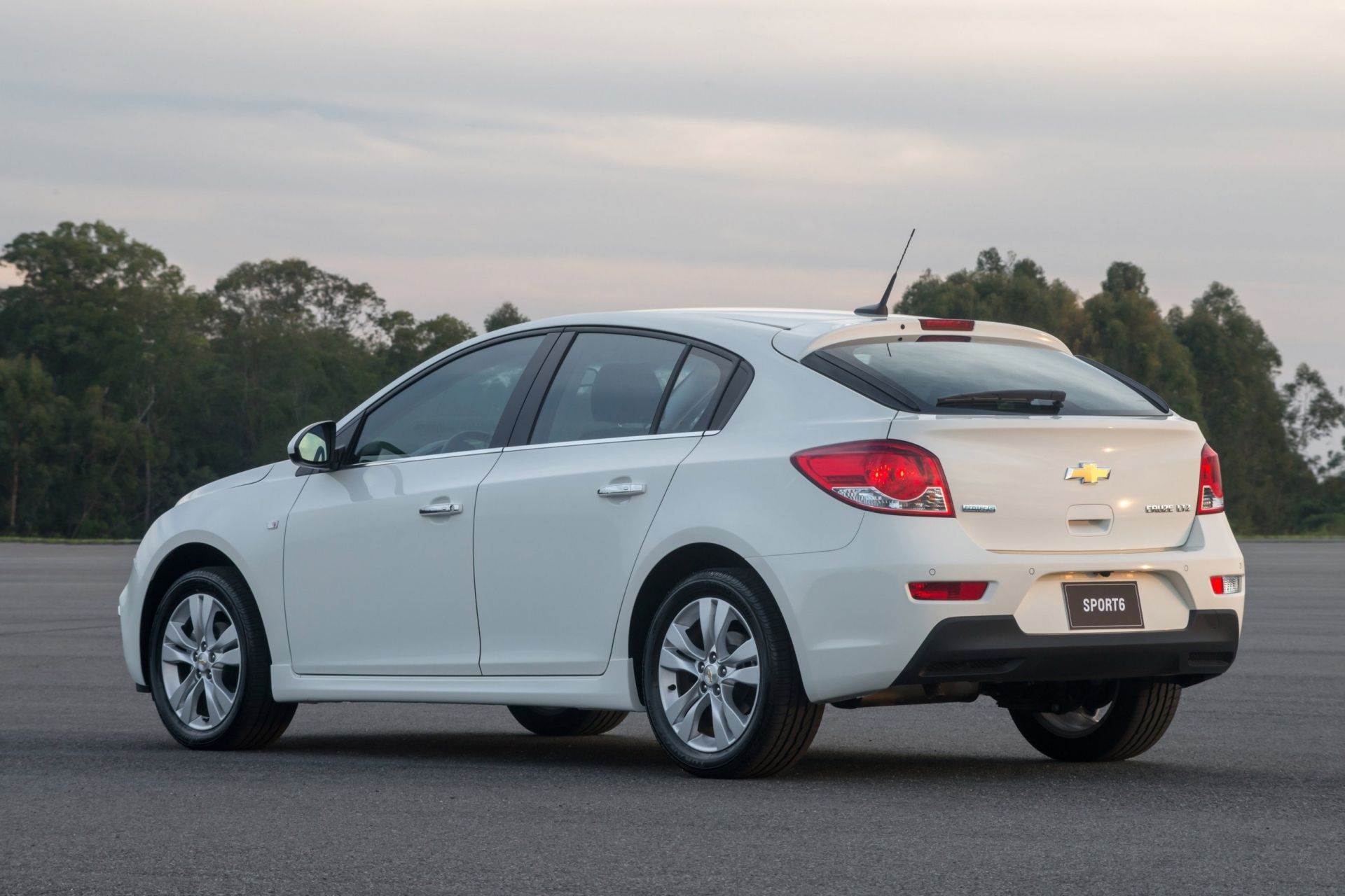 Chevrolet Cruze Hatchback - цены, отзывы, характеристики Cruze Hatchback от  Chevrolet