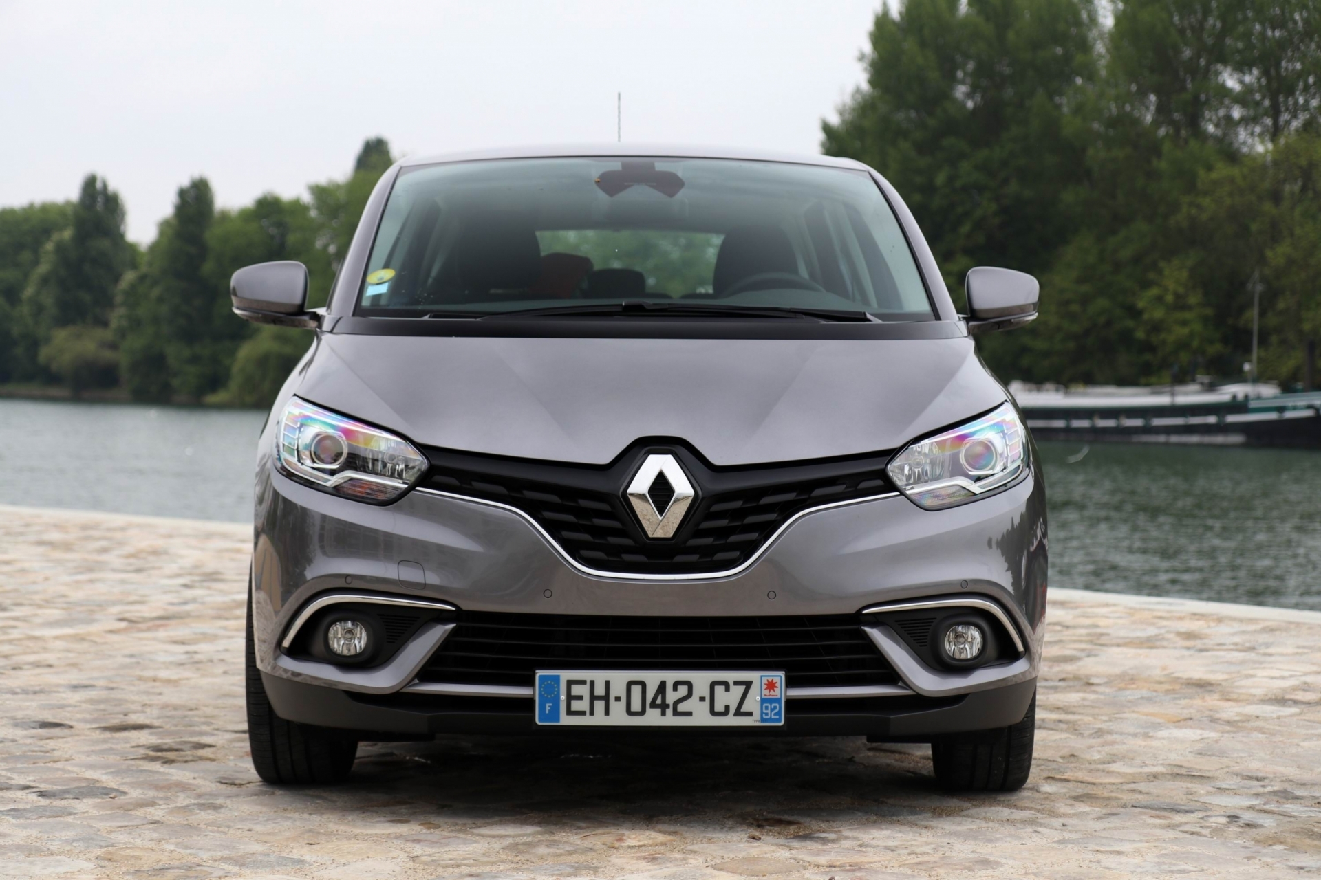 Фото Renault Scenic - фотографии Рено Сценик