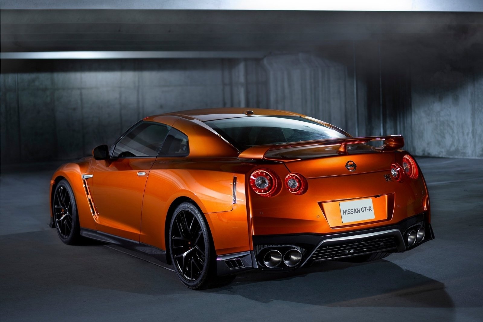 Nissan GT-R (Ниссан GT-R) 2016 года - обзор модели авто