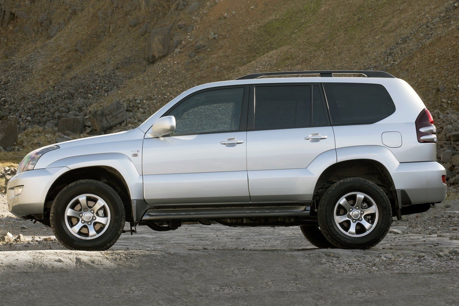 Все дело в хозяевах: выбираем Toyota Land Cruiser Prado 120