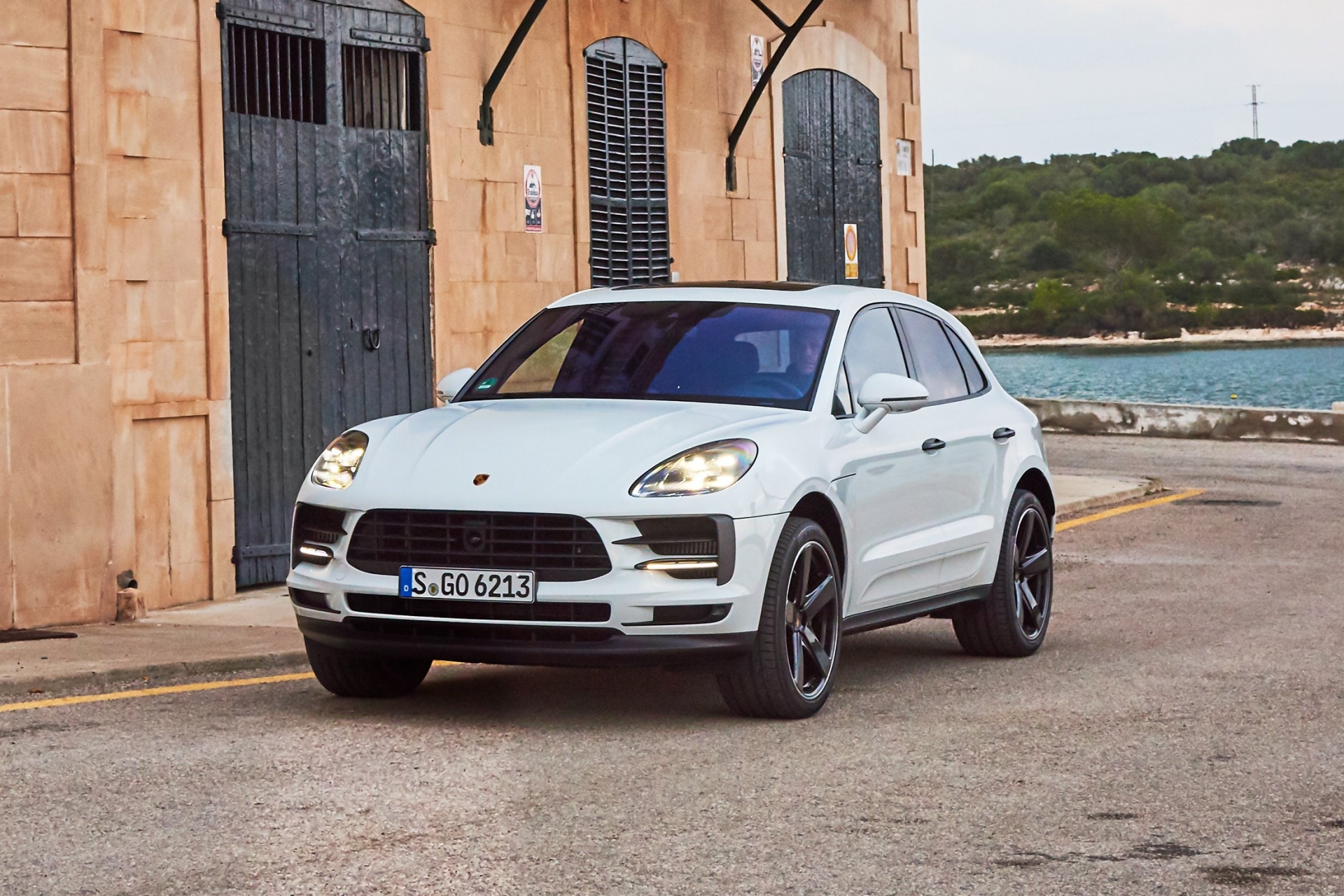 Макан фотки. Порше Макан. Porsche Macan s. Porsche Macan 2019. Porsche Macan Macan.