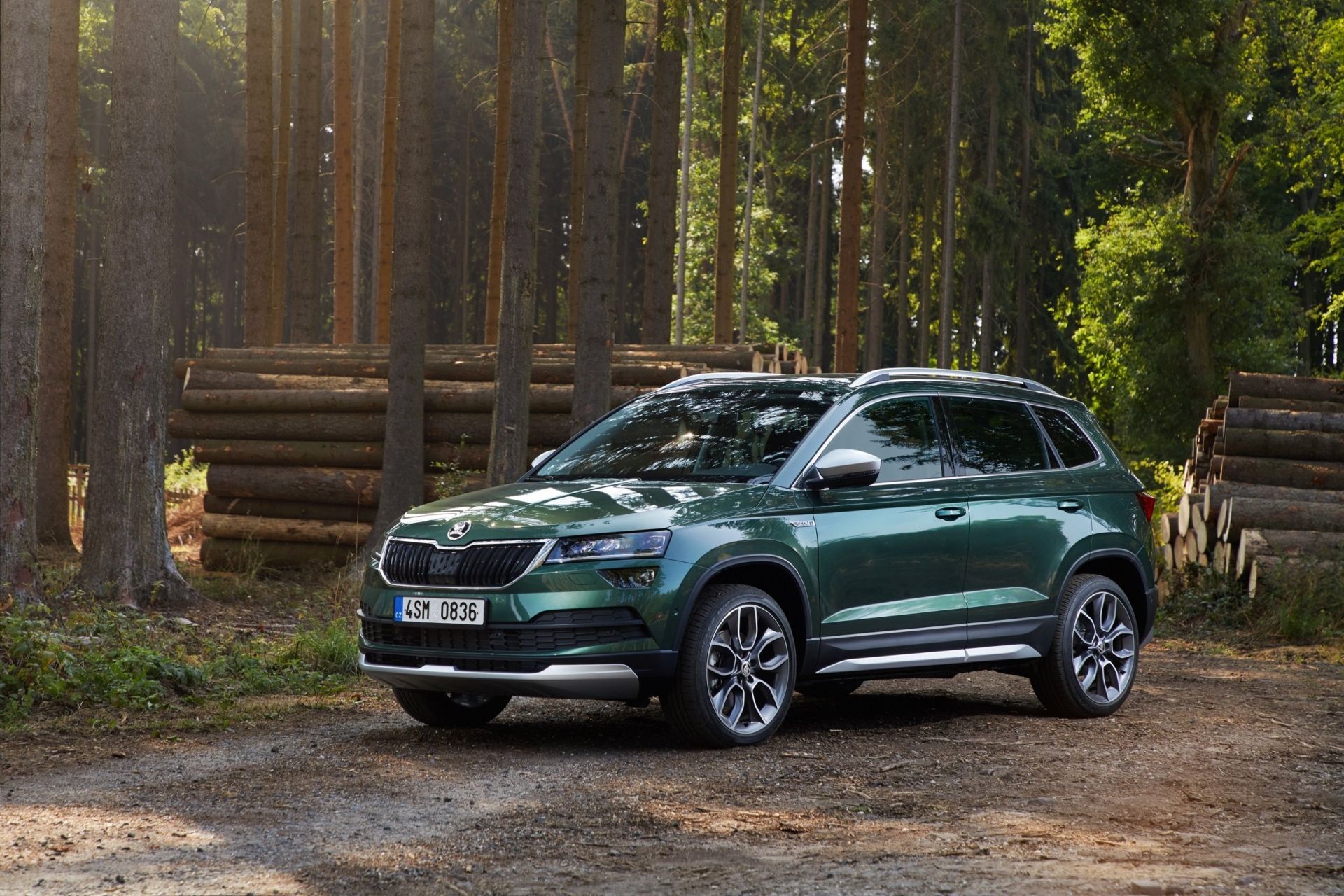 Драйв2 карок. Škoda Karoq кроссовер. Skoda Karoq 2019. Шкода Карок 2020. Шкода джип 2022.