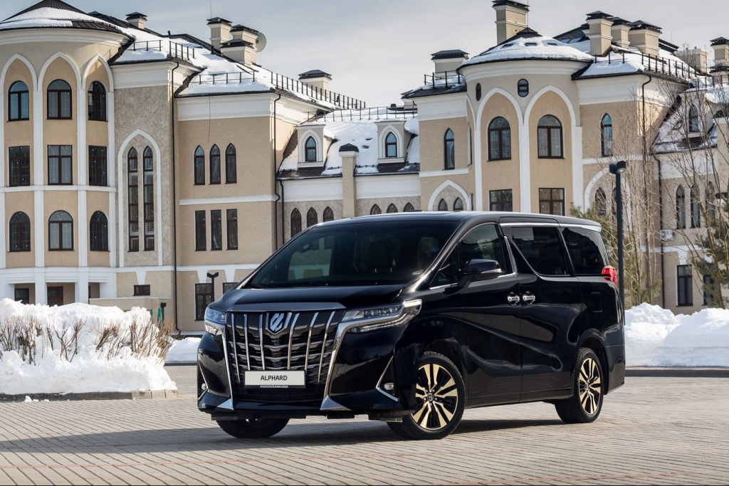 Toyota Alphard - цены, отзывы, характеристики Alphard от Toyota