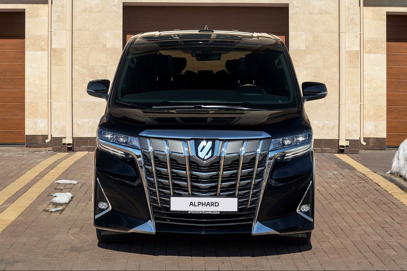 Toyota Alphard - цены, отзывы, характеристики Alphard от Toyota