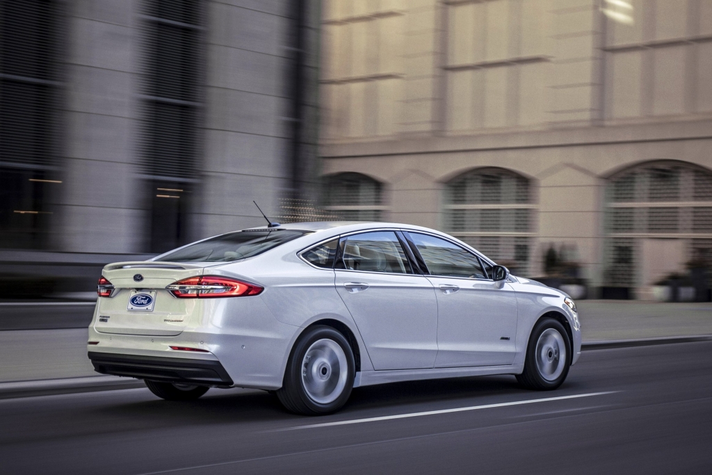 Ford Fusion 2.5 AT S (01.2018 - 08.2020) - технические характеристики