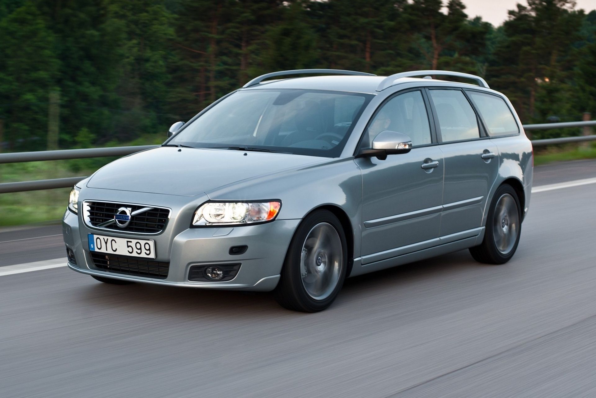 Фото Volvo V50 - фотографии Вольво V50