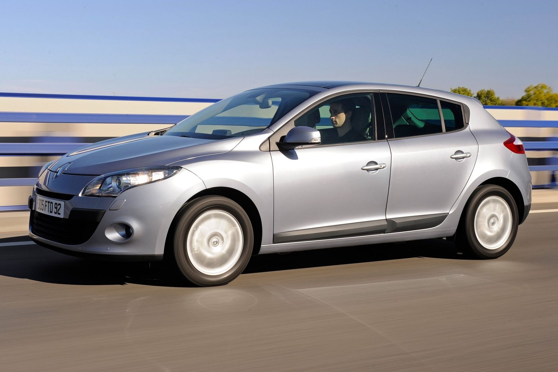 Полные технические характеристики и расход топлива Renault Megane Megane III 1.5 dCi (90 Hp) FAP