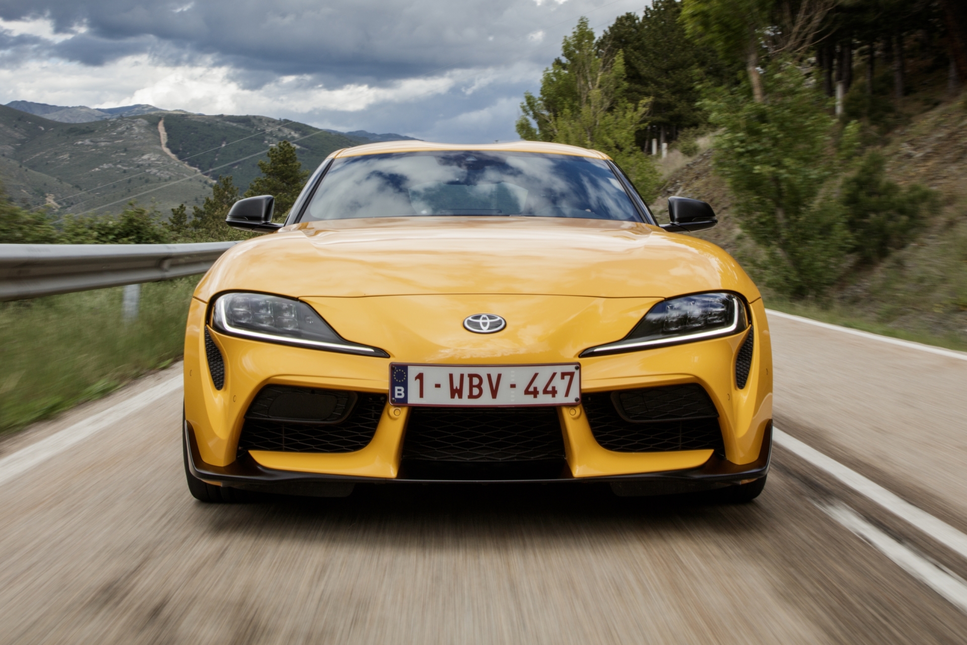 Toyota gr Supra 2020 желтая