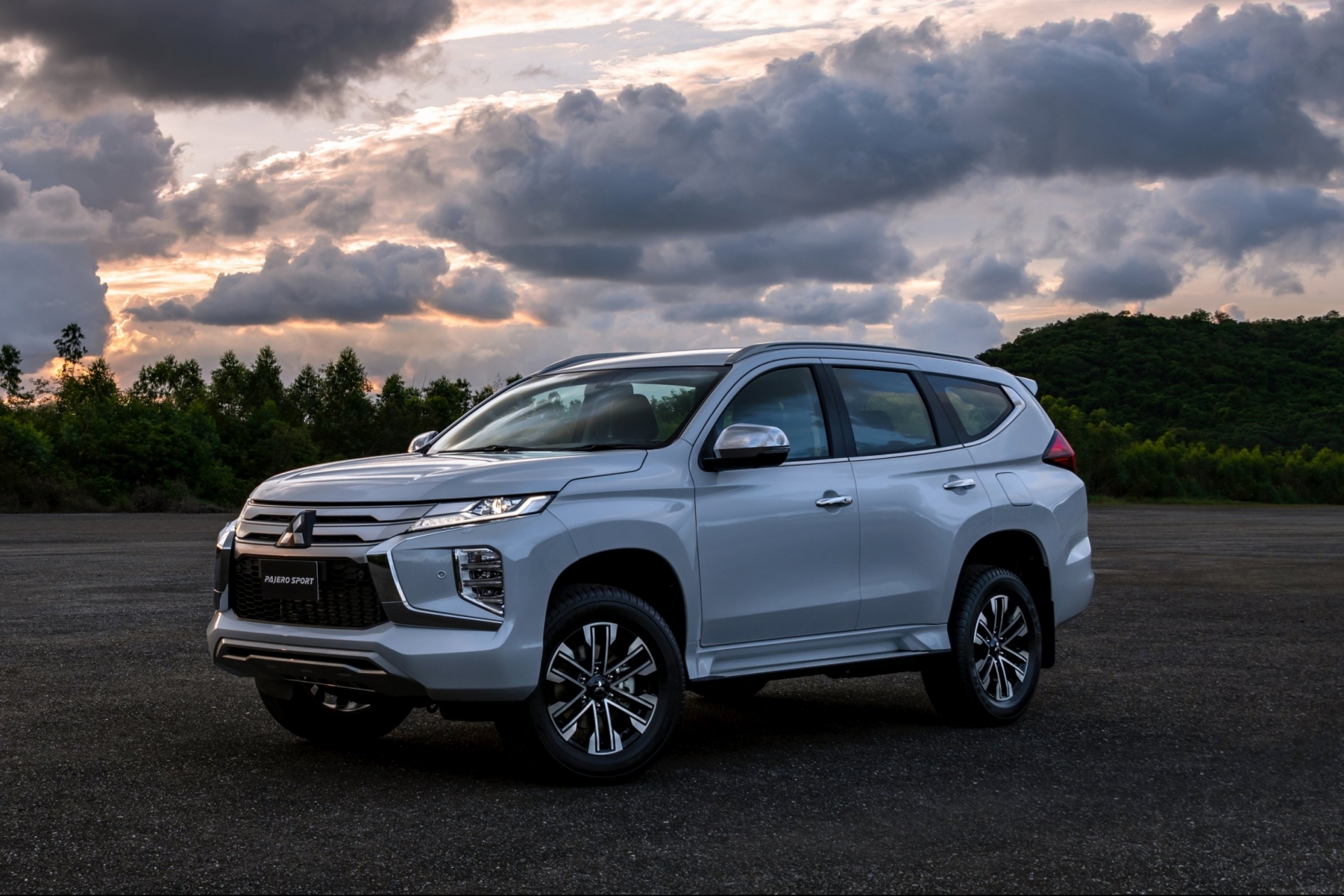 Новый митсубиси паджеро спорт 2024. Mitsubishi Pajero Sport 2022. Новый Mitsubishi Pajero Sport. Митсубиси Паджеро спорт 2021. Mitsubishi Pajero Sport 2022 белый.