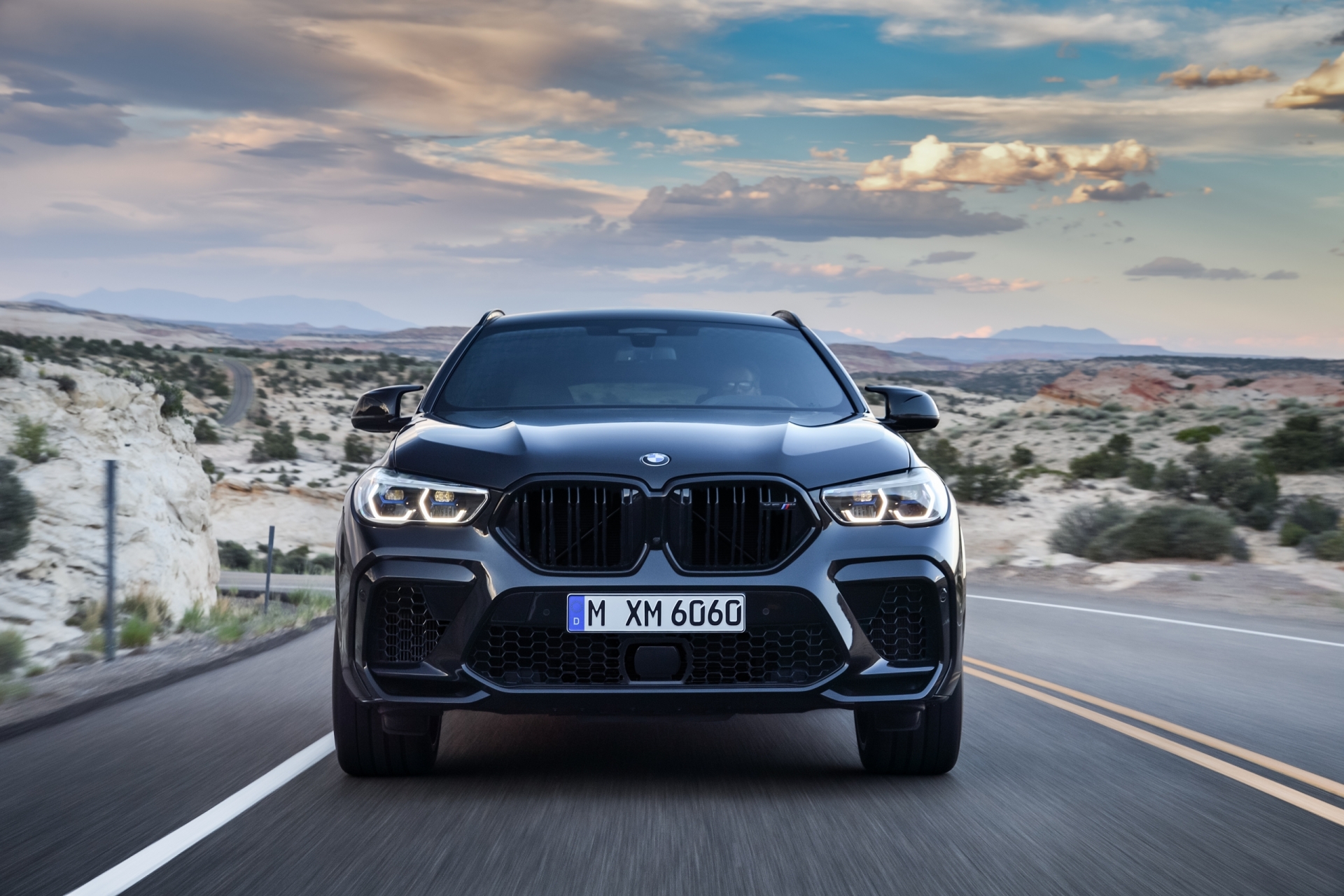 Фото BMW X6 белый