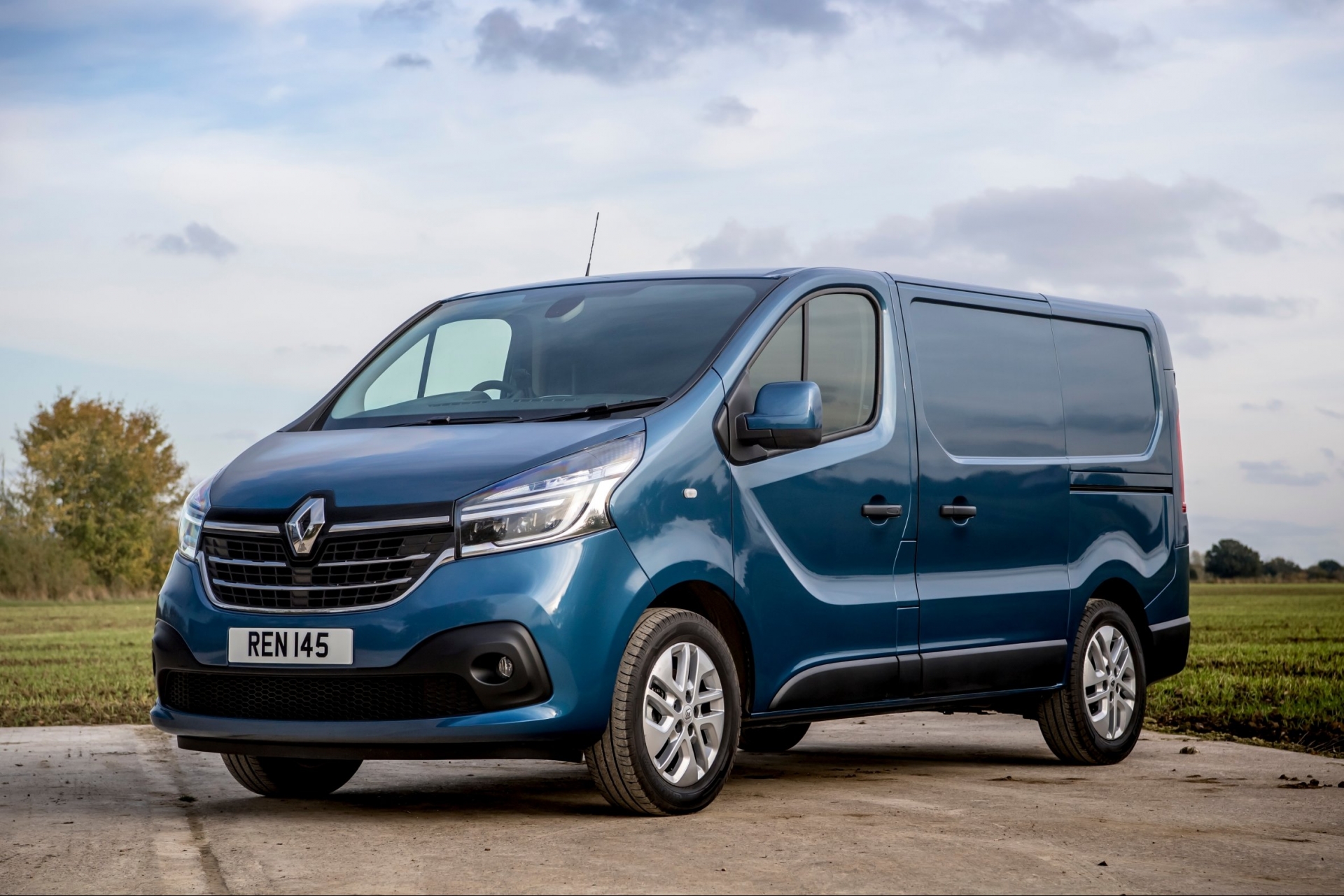 Renault Trafic - цены, отзывы, характеристики Trafic от Renault