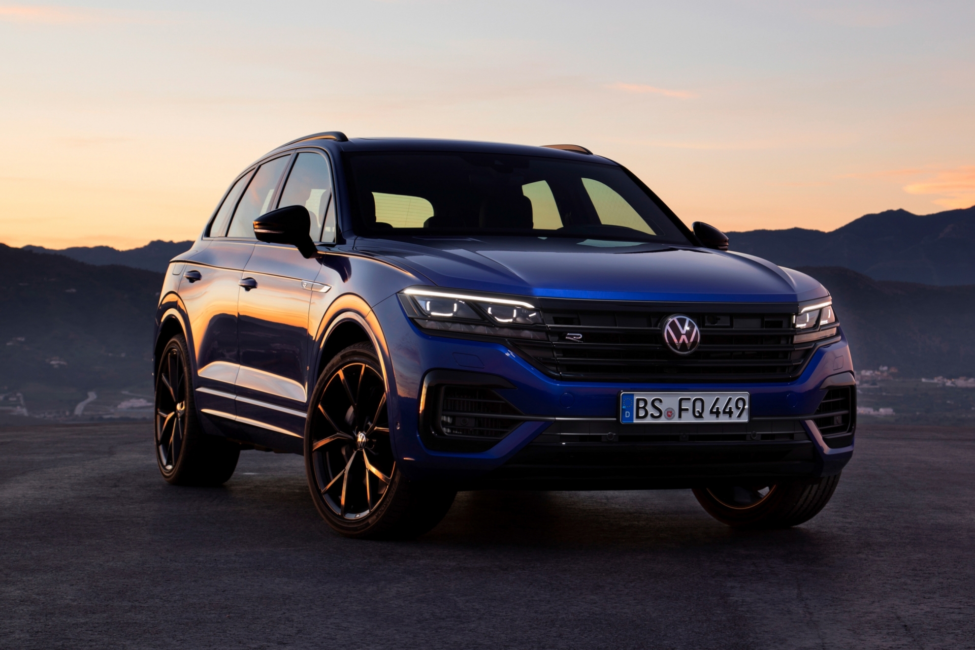 Фольксваген 2023 фото. Фольксваген Туарег 2021. Volkswagen Touareg 2021 r line. Фольксваген Туарег 2022. Volkswagen Touareg 2020 r line.